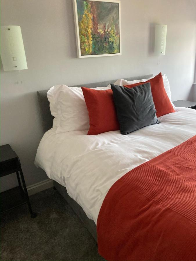 The Six Bells Hotel Beenham Luaran gambar