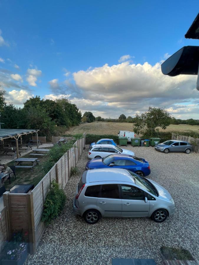 The Six Bells Hotel Beenham Luaran gambar