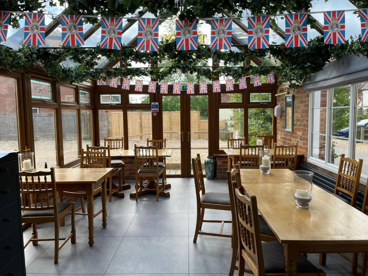 The Six Bells Hotel Beenham Luaran gambar